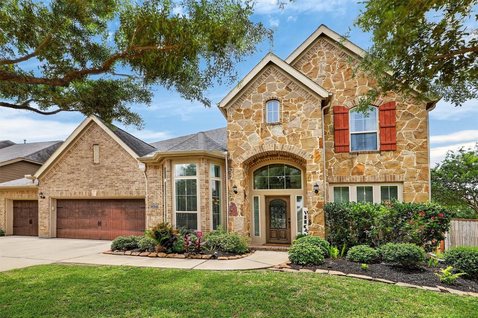 Property Photo: 2610 Park Hills Drive TX 77494