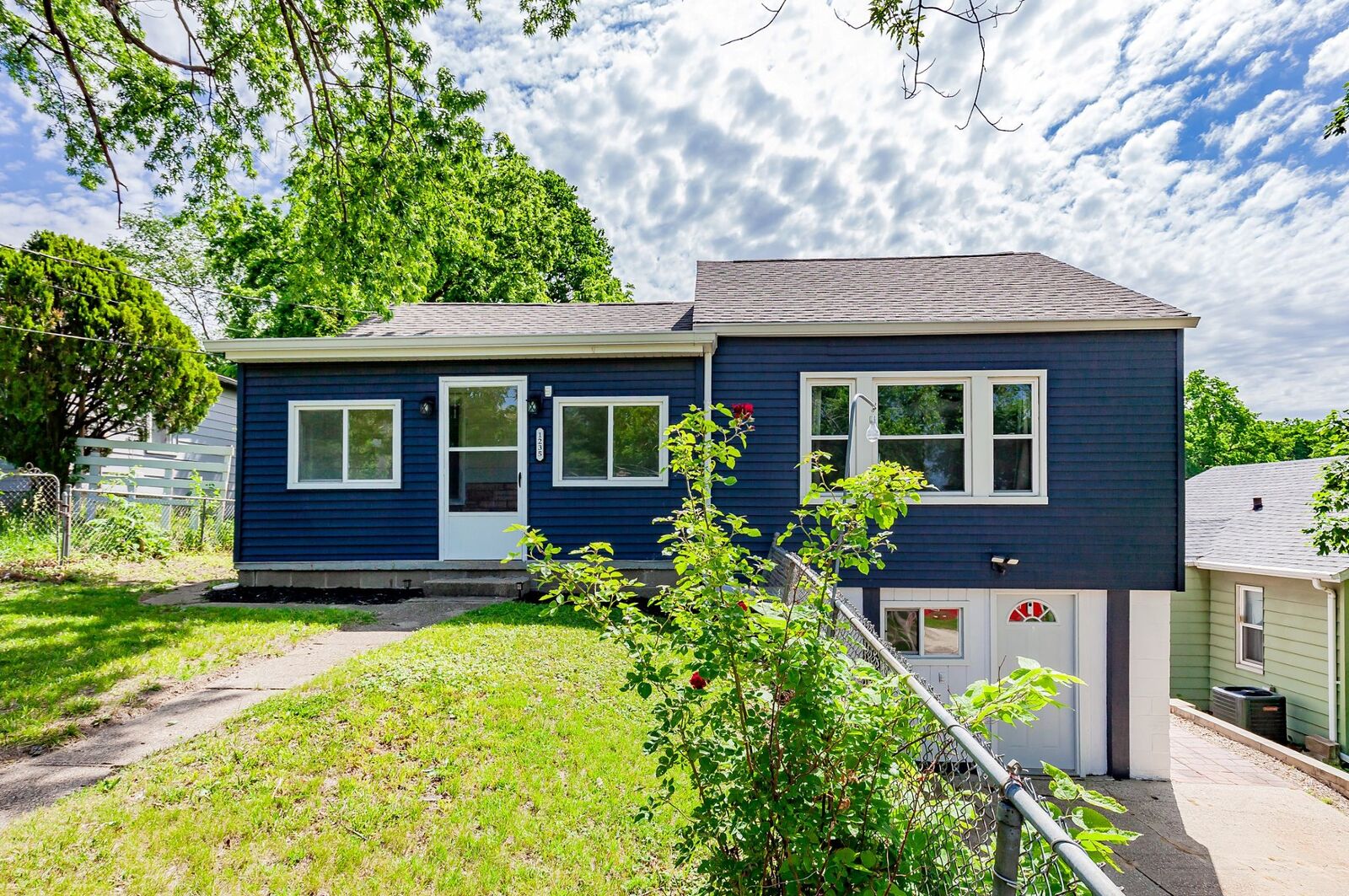 Property Photo:  1235 E 34th Street  IA 50317 