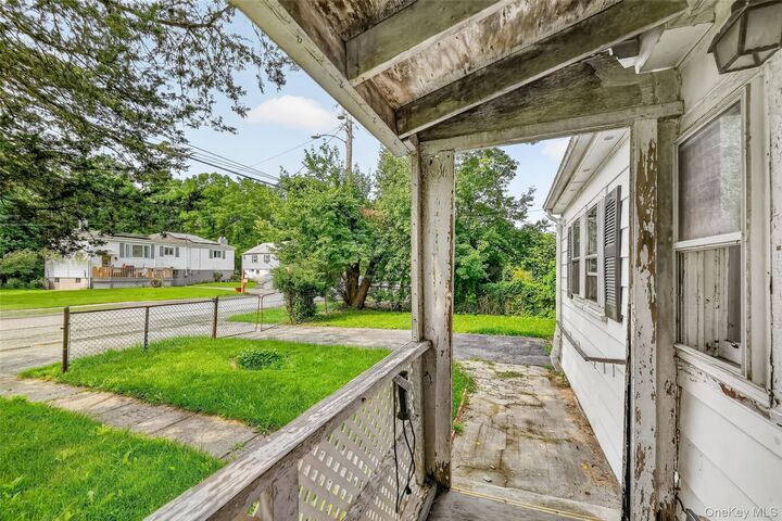 Property Photo:  4 Benview Road  NY 12538 