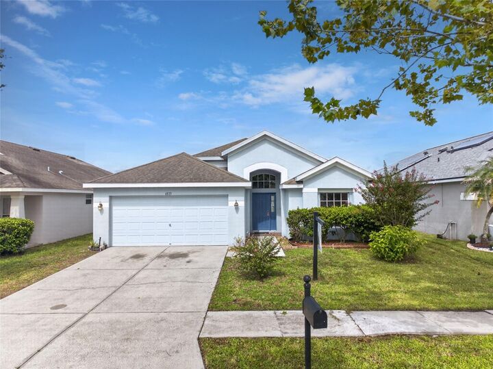 Property Photo:  6833 Runner Oak Drive  FL 33545 