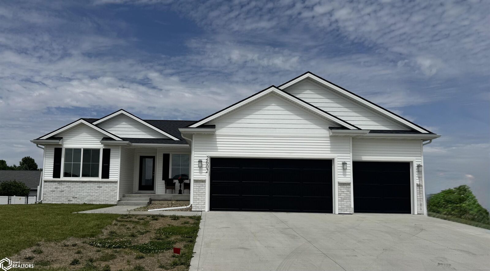 Property Photo:  2602 Knollway Drive  IA 50158 