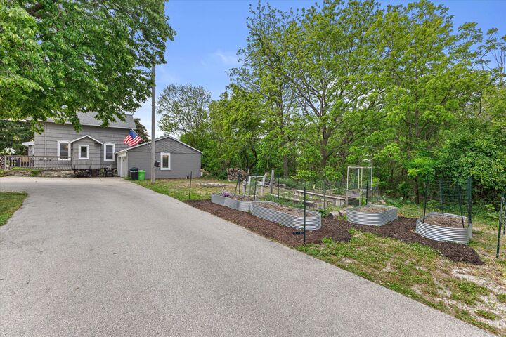 Property Photo:  N68w29902 Hartling Rd  WI 53029 