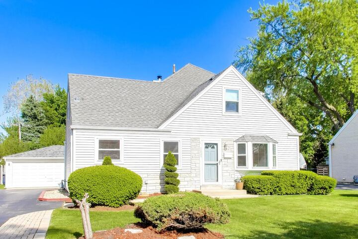Property Photo:  2825 Eisenhower Drive  IL 60018 