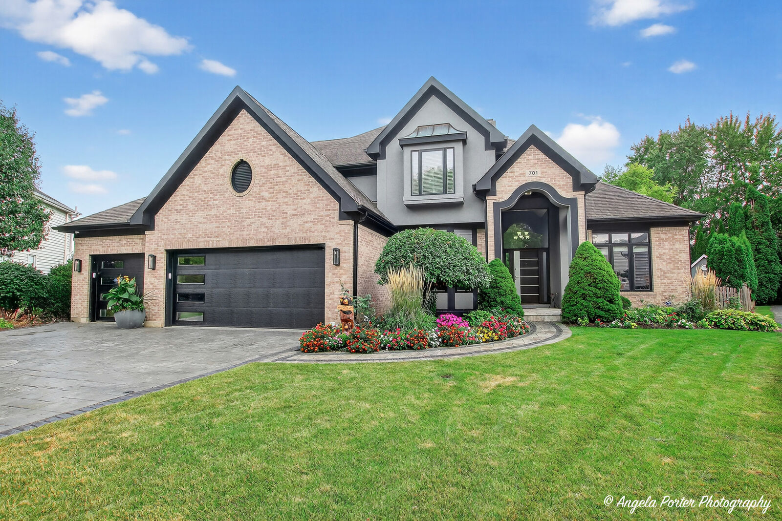 Property Photo:  701 Caitlin Court  IL 60030 