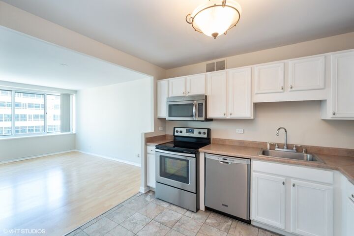 Property Photo: 211 E Ohio Street 2207 IL 60611