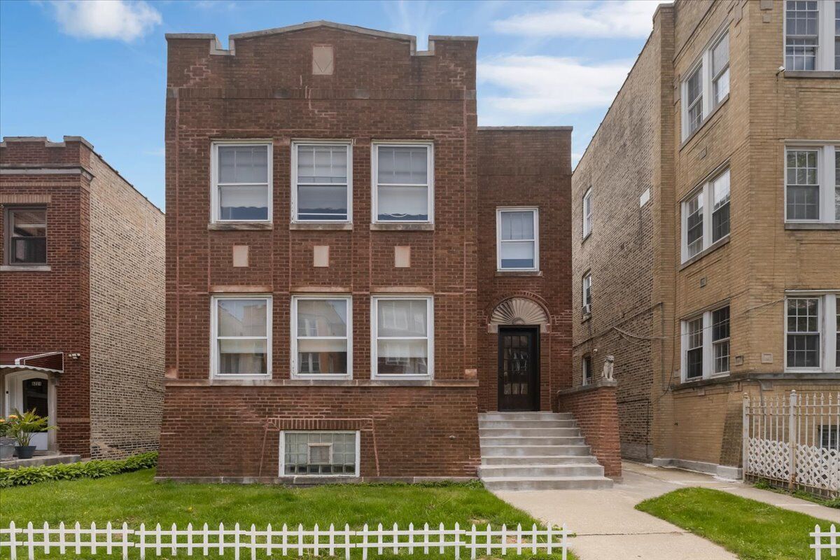 Property Photo:  6219 N Claremont Avenue  IL 60659 