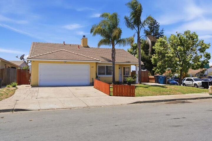 Property Photo:  1015 Eagle Drive  CA 93905 