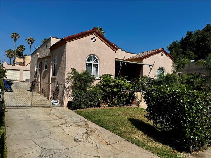Property Photo:  1553 N Commonwealth  CA 90027 