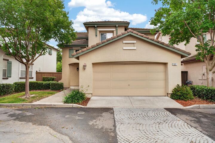 Property Photo:  121 Anjou Circle  CA 95835 