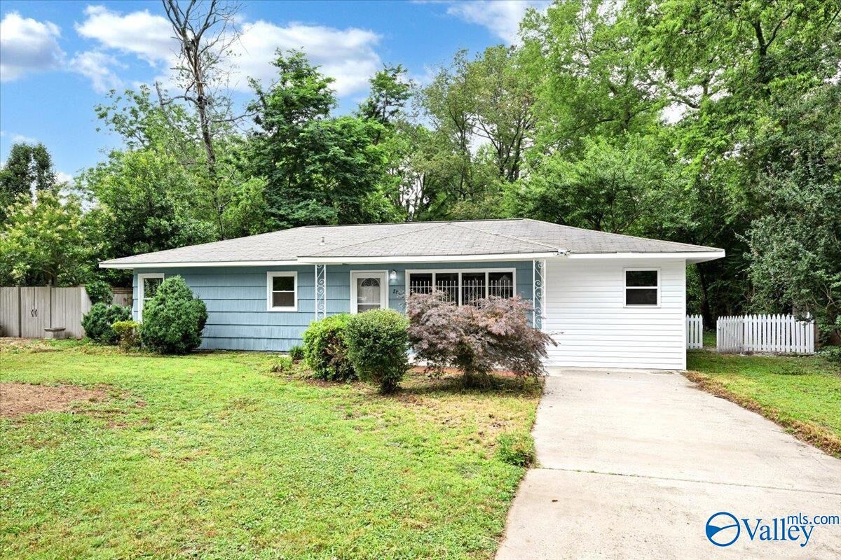 Property Photo:  2010 SE 13th Street  AL 35601 