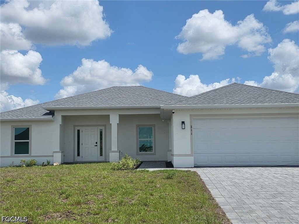 Property Photo: 211 NE 31st Street FL 33909