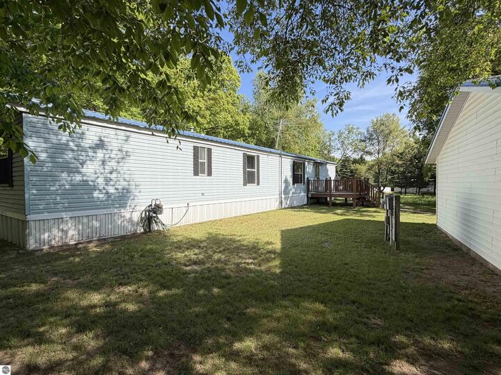 Property Photo:  1010 Siesta Lane  MI 48893 
