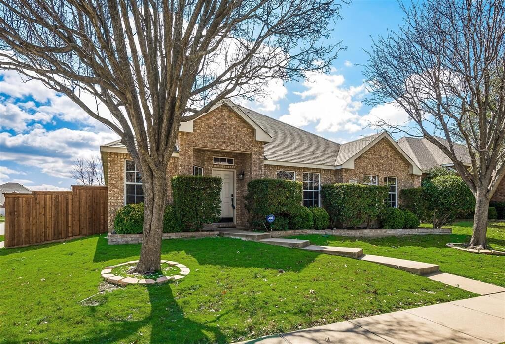 Property Photo:  1528 Silver Spur Drive  TX 75002 