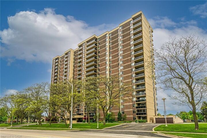 Property Photo:  301 Frances Avenue 1904  ON L8E 3W6 
