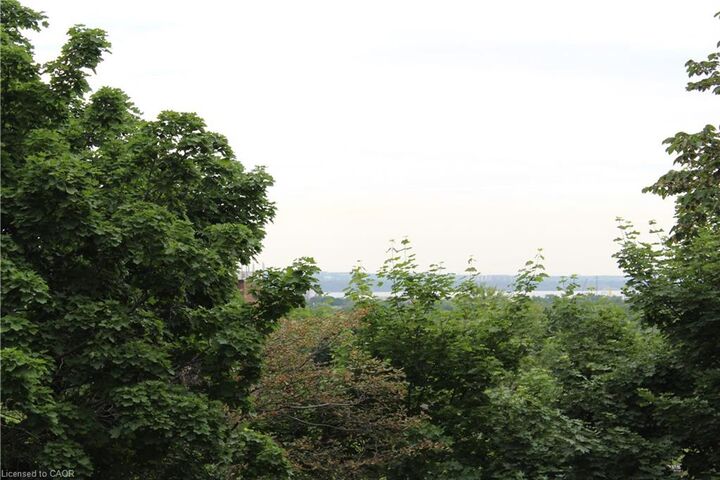 Property Photo:  479 Charlton Avenue E 308  ON L8N 0B4 