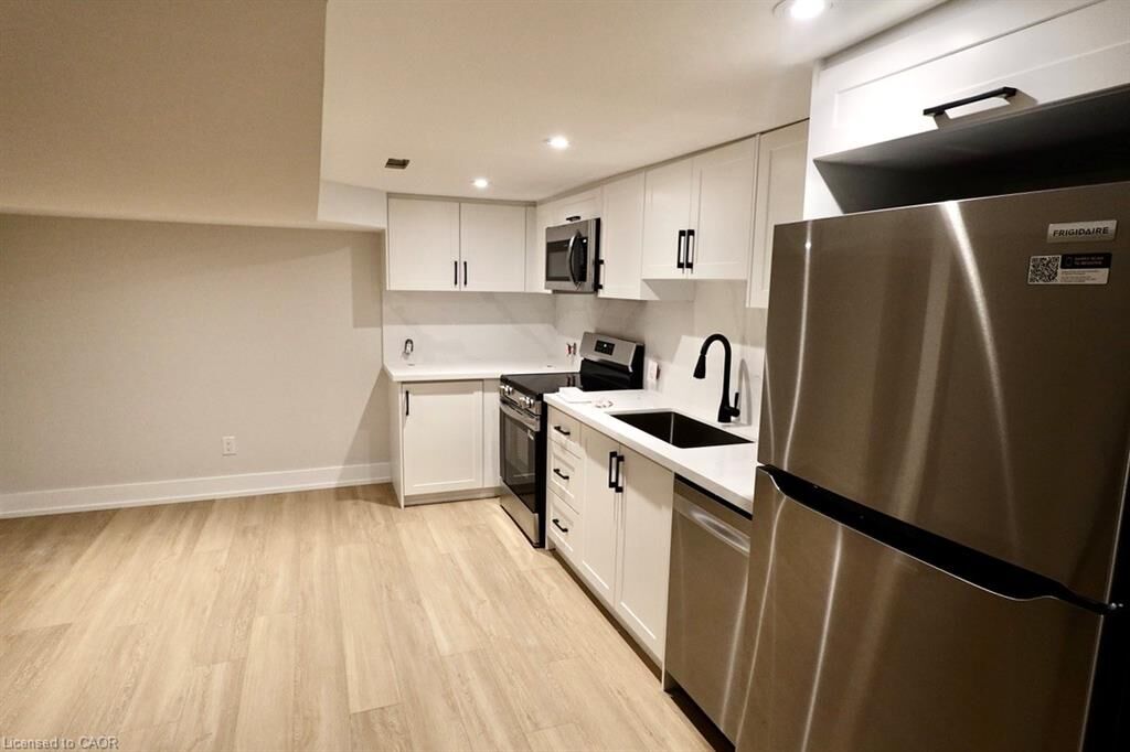 Property Photo: 246 Marlborough Street Unit 5 ON N3S 4T3
