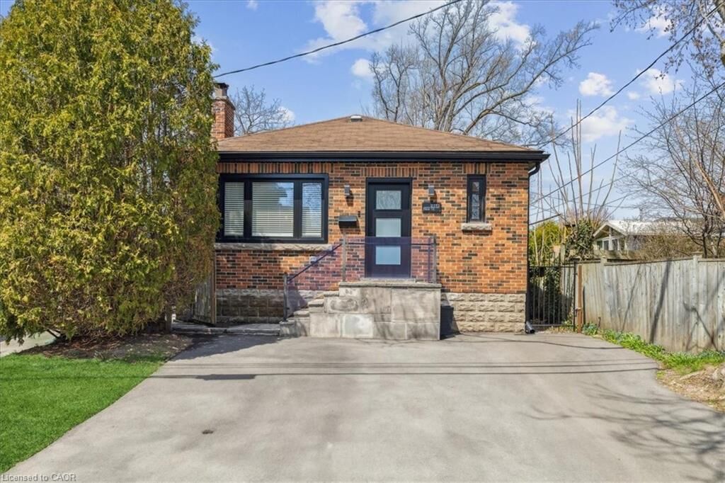 Property Photo: 2113 New Street ON L7R 1H7