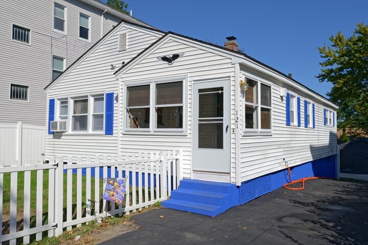 Property Photo:  121 Pilgrim Ave  MA 01604 
