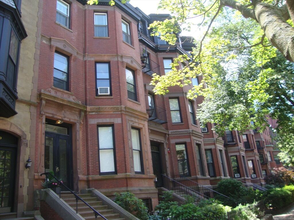 Property Photo:  271 Beacon 2  MA 02116 