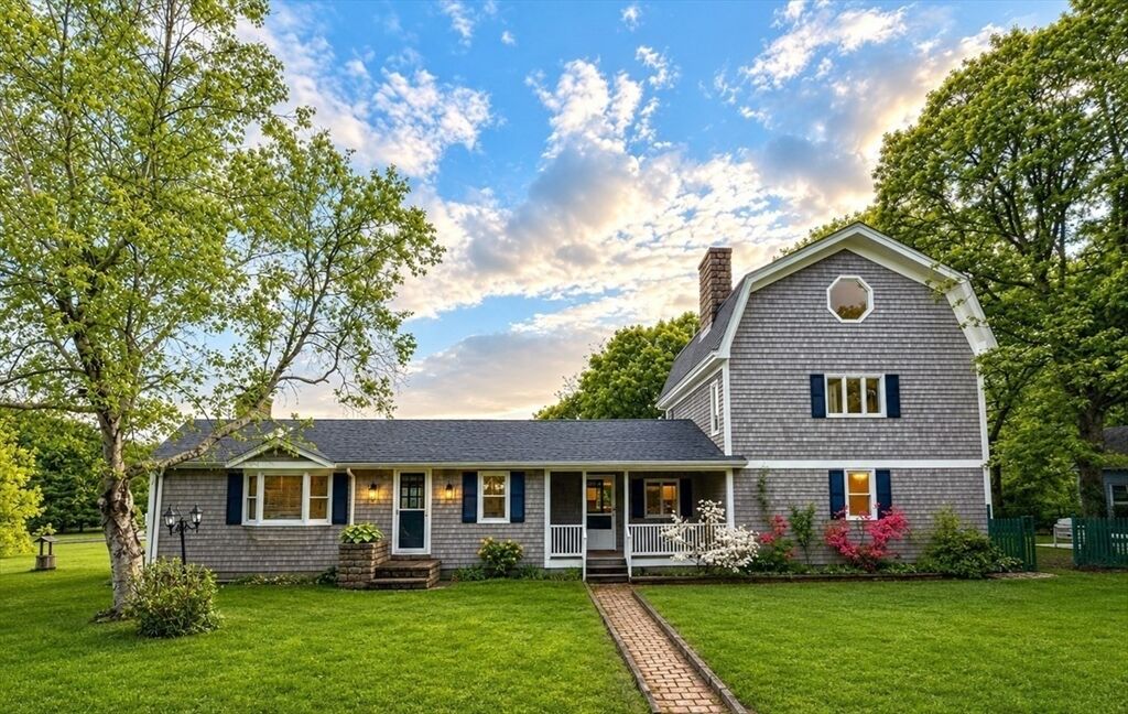 Property Photo:  98 Ebony St  MA 02719 