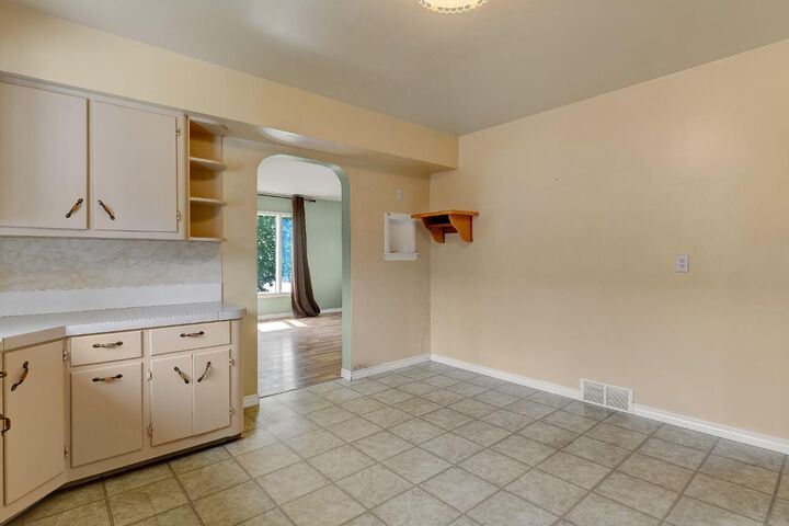 Property Photo: 9850 104 Avenue AB T8V 1E4
