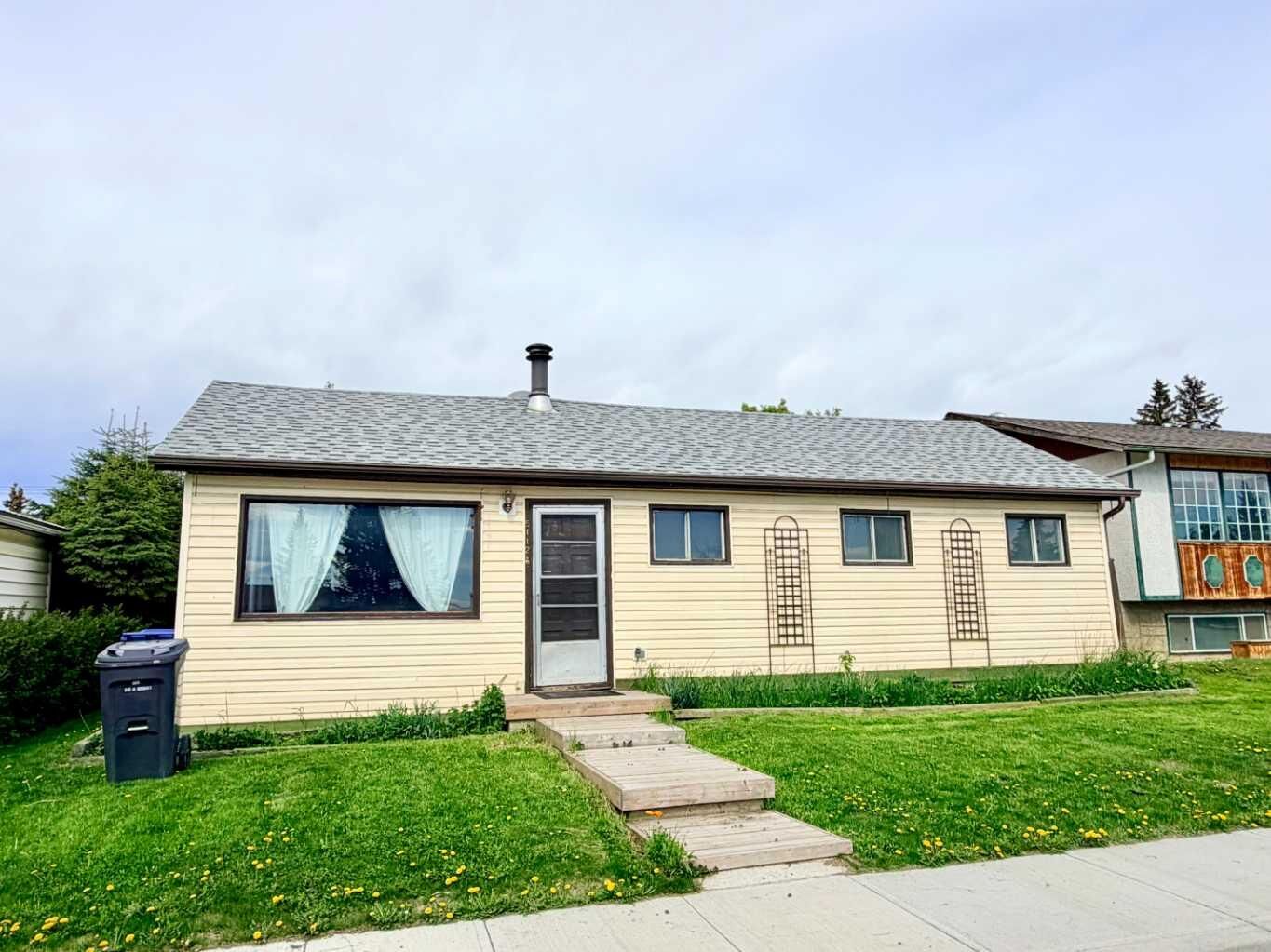Property Photo:  5112 47 Street  AB T0M 0C0 