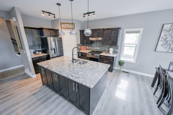 Photo de la propriété:  11334 62 Avenue  AB T8W 0L3 