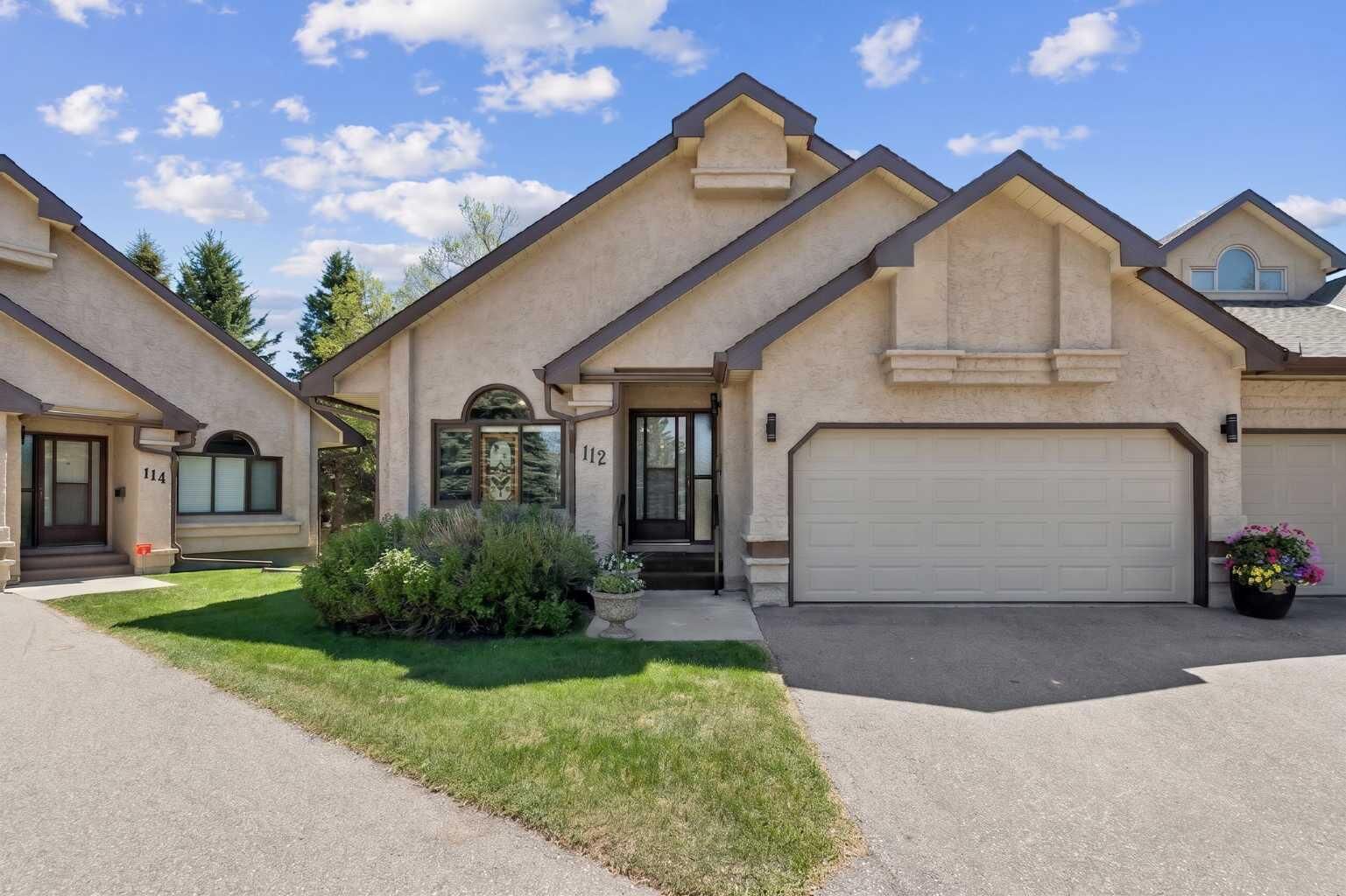 Property Photo:  112 Oakbriar Close SW  AB T2V 5H2 