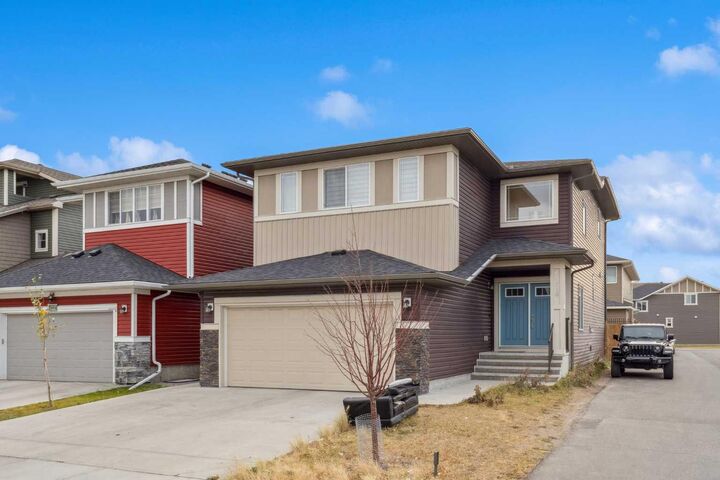 Property Photo: 118 Saddlestone Park NE AB T3J 0Z4