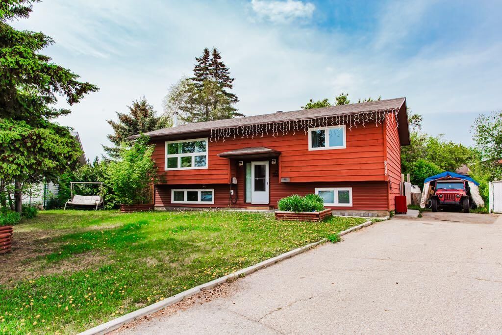 Property Photo:  9332 70A Avenue  AB T8V 6C9 