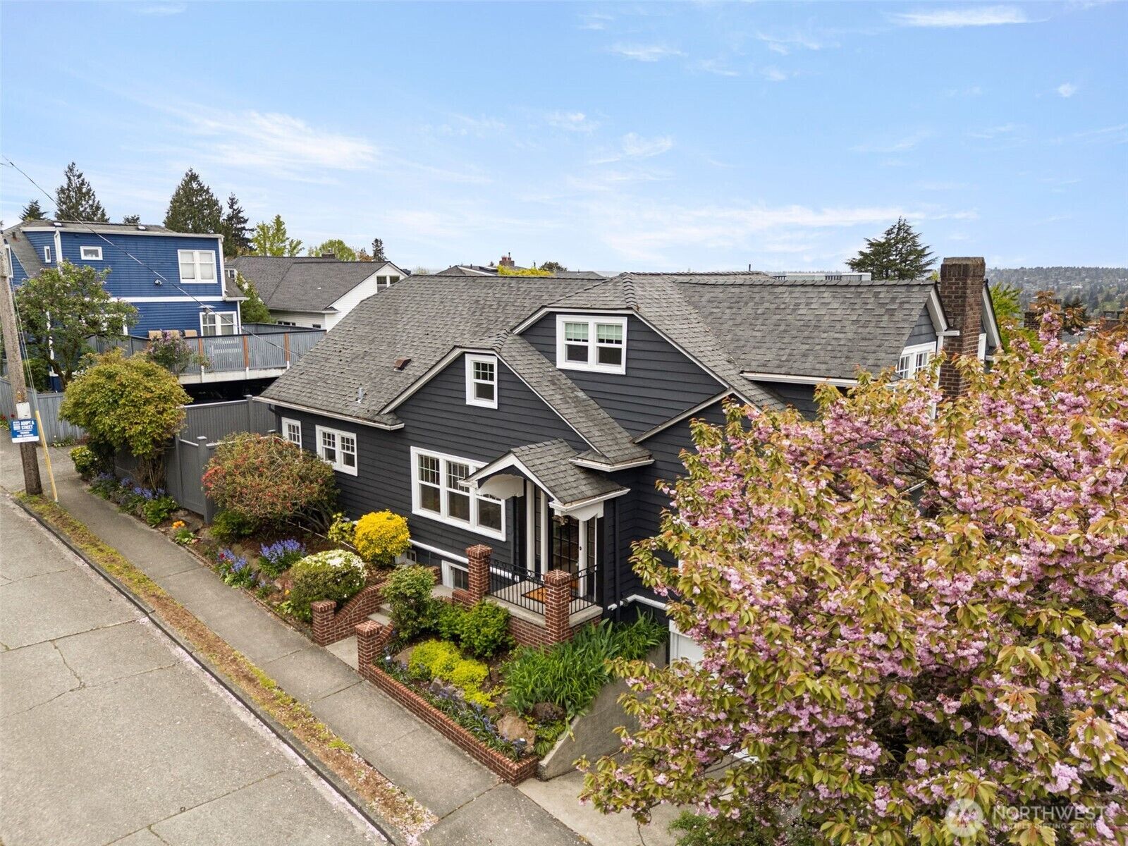 Property Photo:  114  Queen Anne Drive  WA 98109 