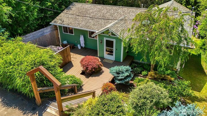 Property Photo: 9543 46th Avenue NE WA 98115