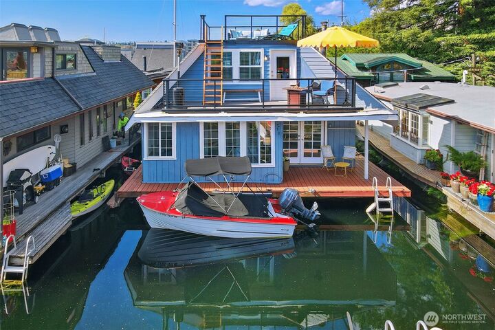 Property Photo:  2019  Fairview Avenue E B  WA 98102 