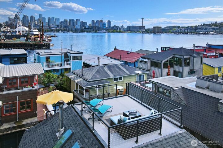 Property Photo: 2019 Fairview Avenue E B WA 98102