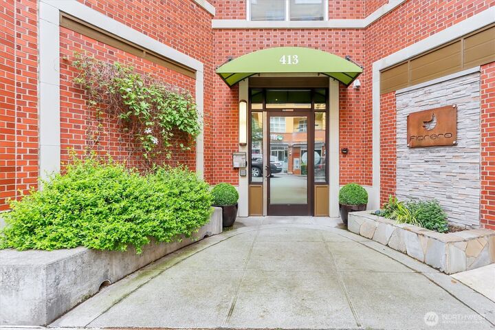Property Photo: 413 NE 70th Street 309 WA 98115