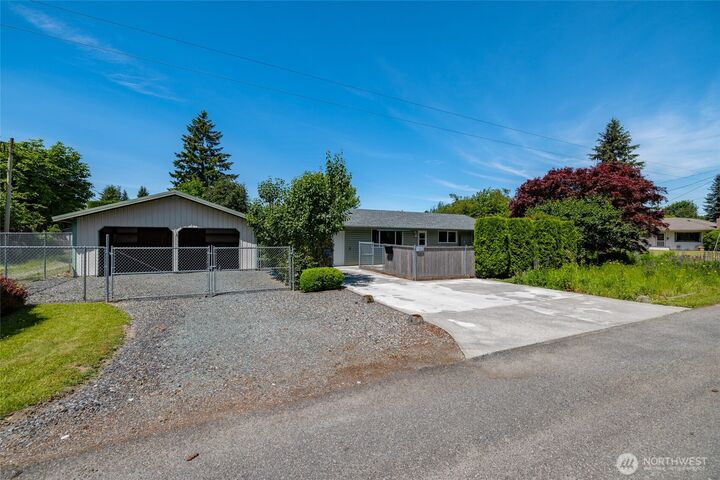 Property Photo:  1502  5th Street  WA 98284 