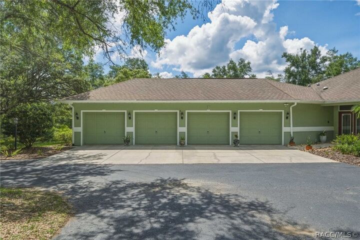 Property Photo:  2816 E Hampshire Street  FL 34453 