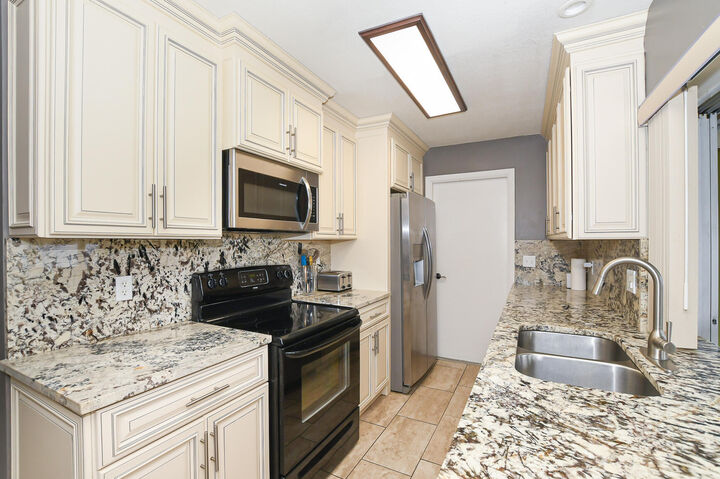 Property Photo: 610 NW Marion Avenue FL 34983