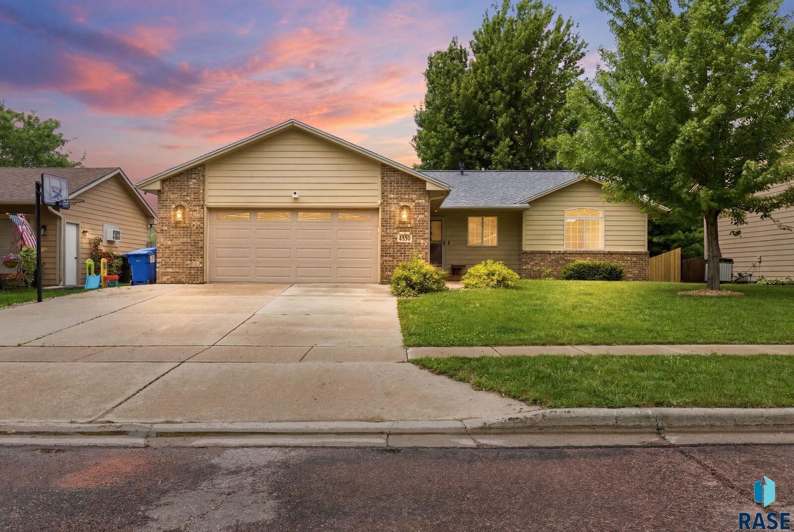 Property Photo: 6519 W Bonnie Ct SD 57106