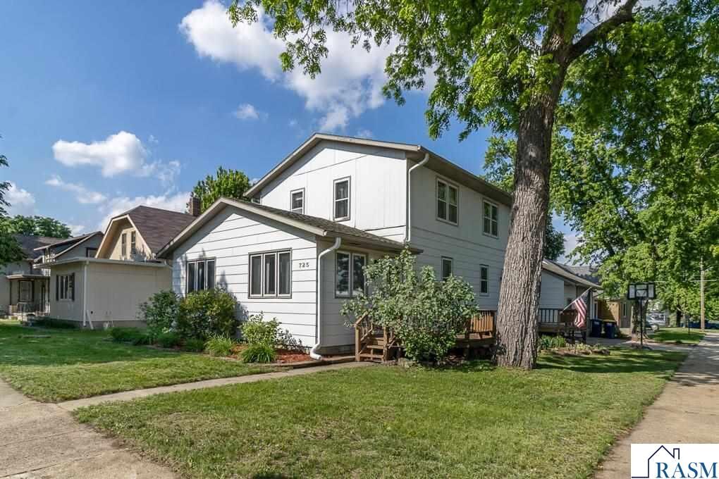 Property Photo: 725 S Minnesota Street MN 56073