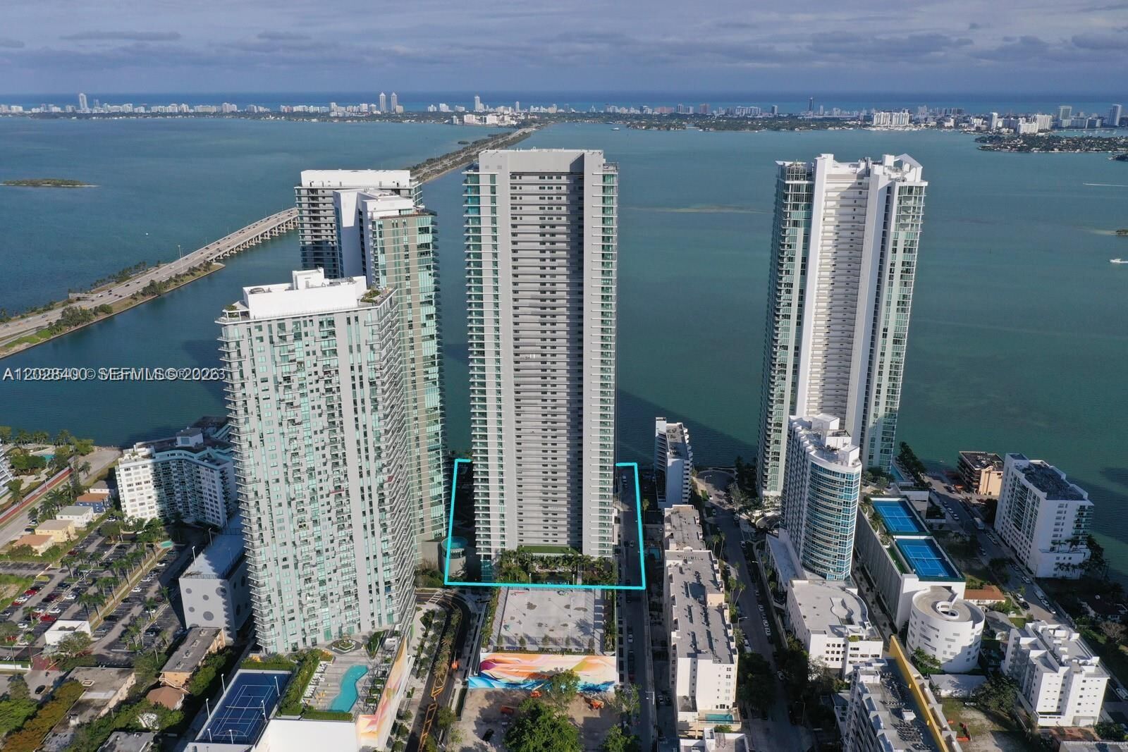 Property Photo: 480 NE 31st St 2406 FL 33137