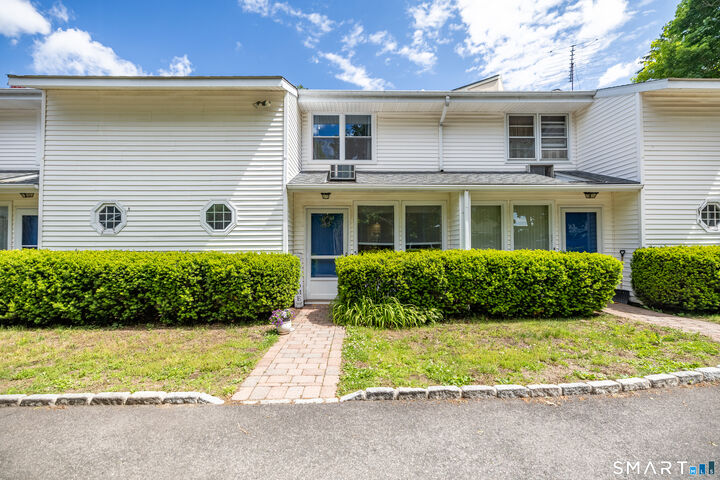 Property Photo:  45 Highview Avenue 5  CT 06907 