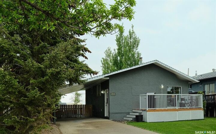 Property Photo:  302 7th Street E  SK S0L 2V0 