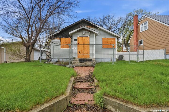 844 6th Avenue NW — photo 1