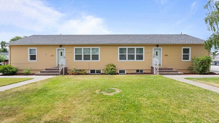 Property Photo:  1313/1315 Farrell Lane  WA 99354 