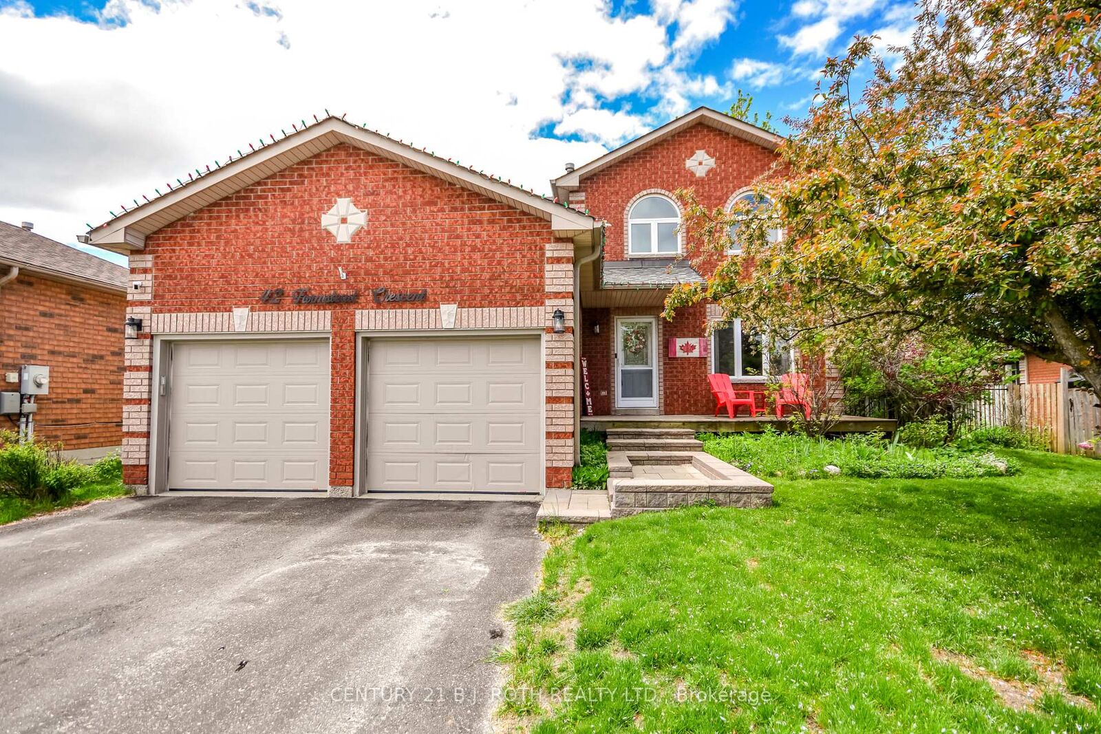 Property Photo:  42 Farmstead Crescent  ON L4N 8S1 