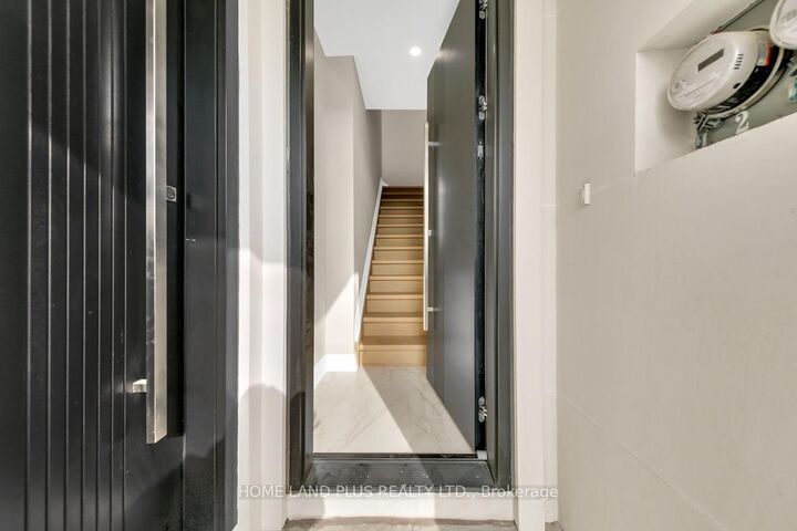 Property Photo:  78 Bowie Avenue  ON M6E 2P5 
