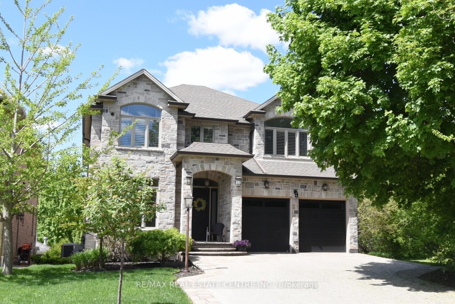 Property Photo: 211 Tollgate Drive ON L9G 5C8