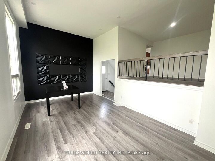 Property Photo:  7465 Bybrook Drive  ON L4T 3R3 