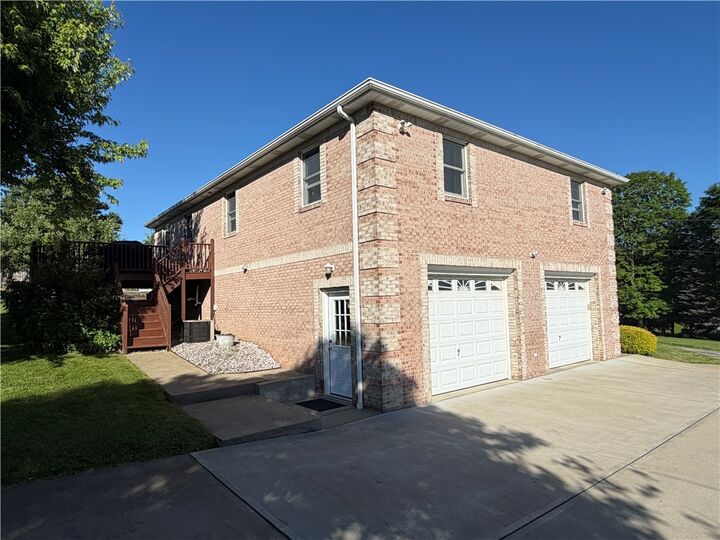 Property Photo: 902 Central Dr PA 15067